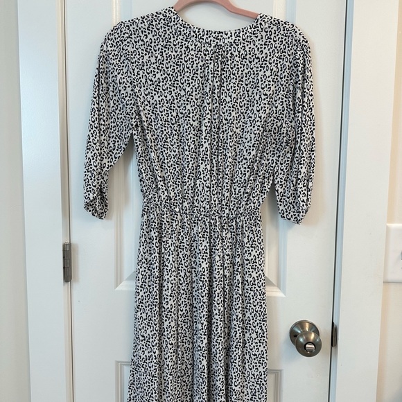 Black and White Puff Sleeve V-Neck Sundress - Picture 4 of 5